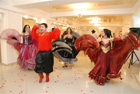 Предновогодний и новогодний корпоративы от ресторана "Banket Hall"