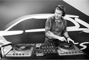 Muzică Live sau Dj? Sfaturi utile de la DJ Bond şi SunnyFish