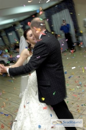 ПЕРВЫЙ ВАЛЬС...